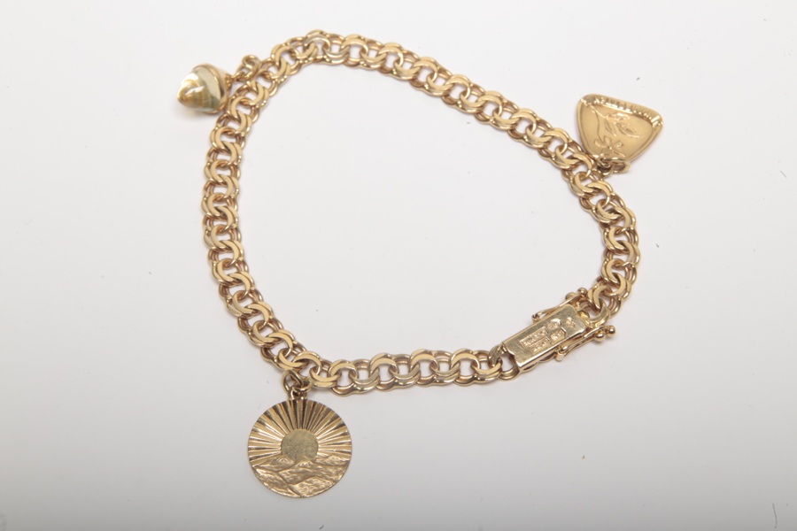 Guldarmband- 18K, med berlocker