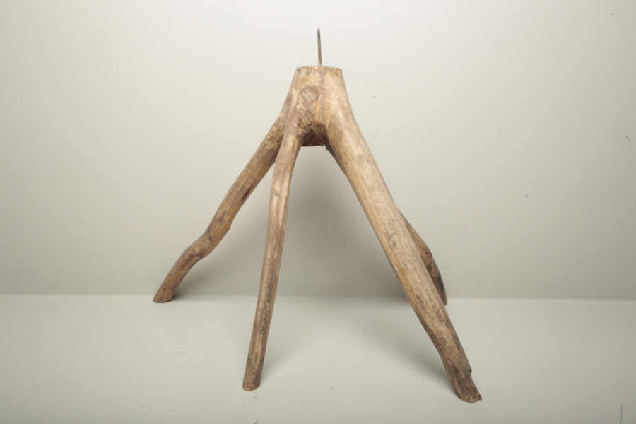 Golvljusstake i trä, 1800-tal, Allmoge