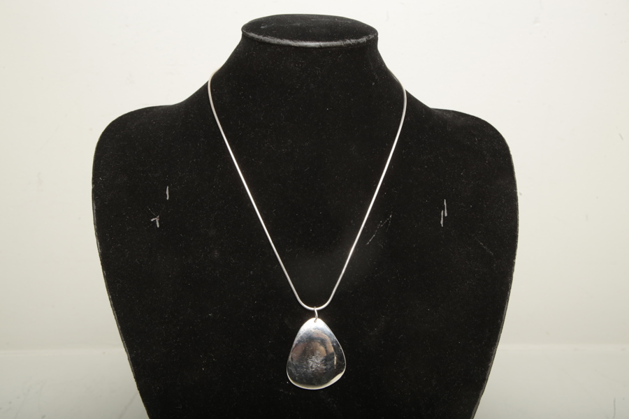 Eva Attling- Hängsmycke i sterlingsilver, Signerad 