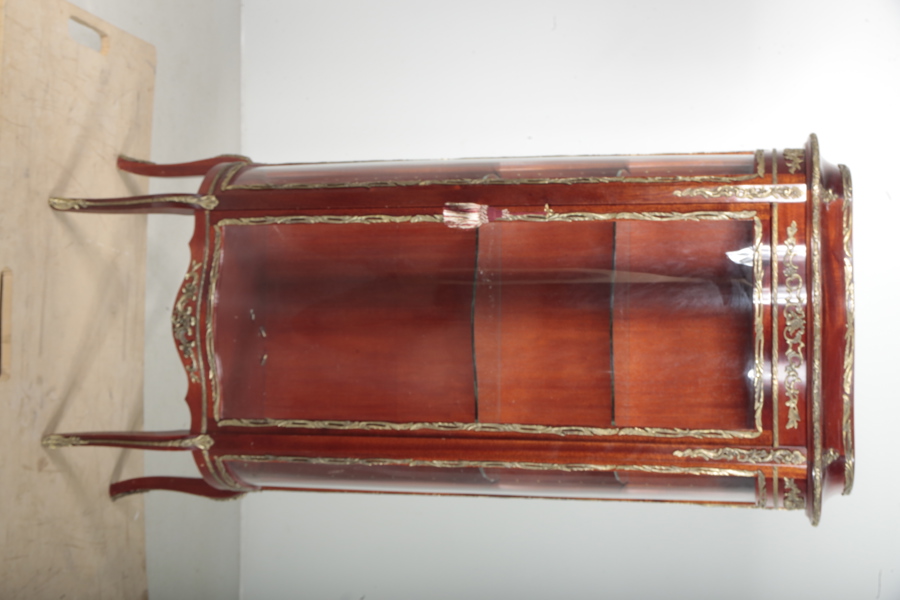 Vitrinskåp "Louis XV-stil", 1900-tal 