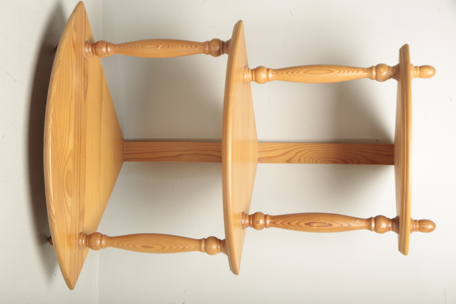 Hylla i furu- "Hörnmodell"