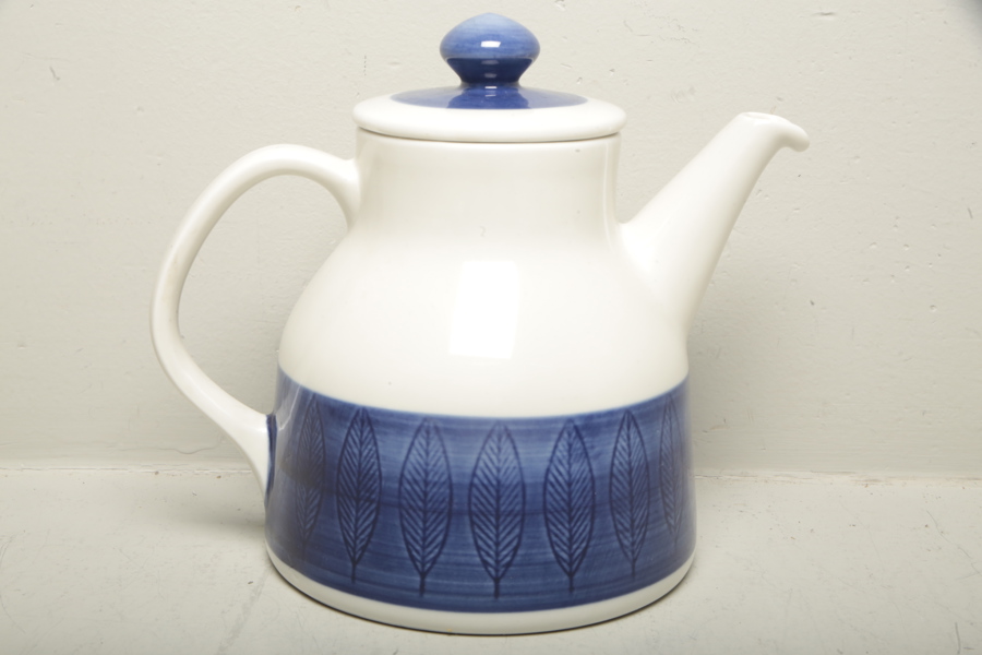 Tekanna, "Rörstrand- Koka Blå", Design: Hertha Bengtson 