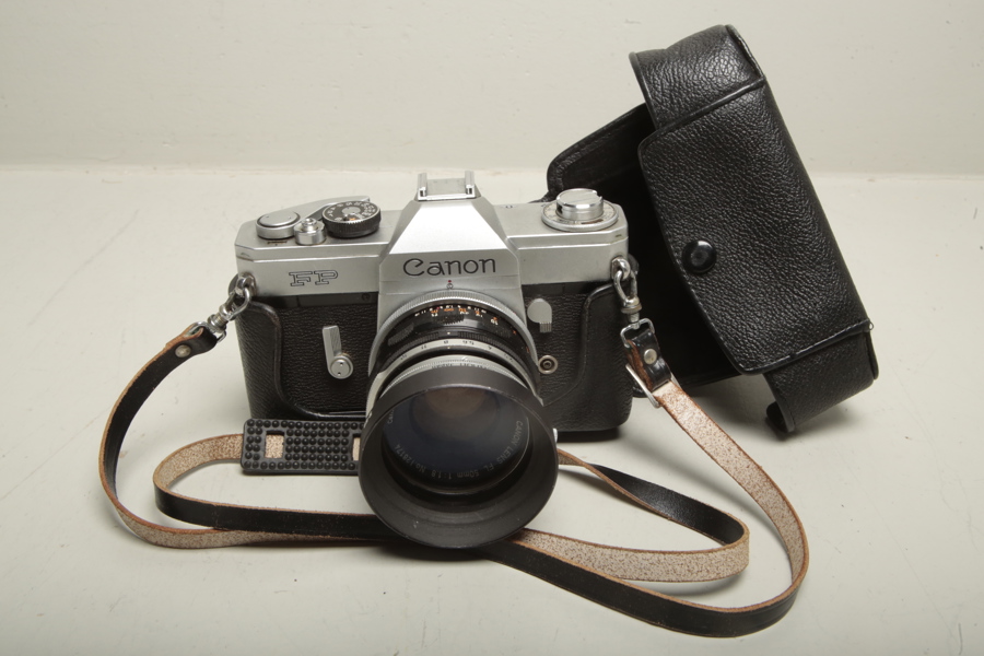 Kamera- Canon FP med objektiv