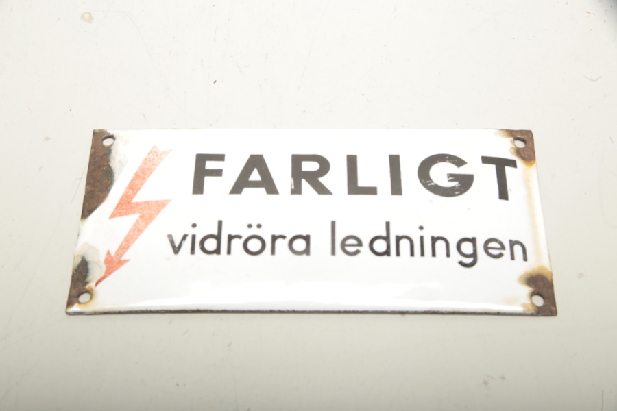 Emaljskylt- "Farligt vidröra ledning", 1900-tal 