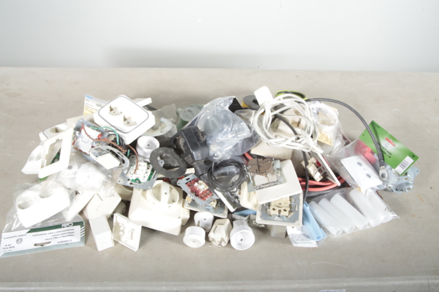 El-Tillbehör, parti 