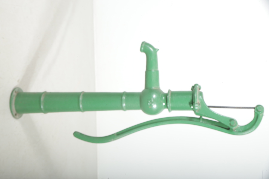 Trädgårdspump i gjutjärn