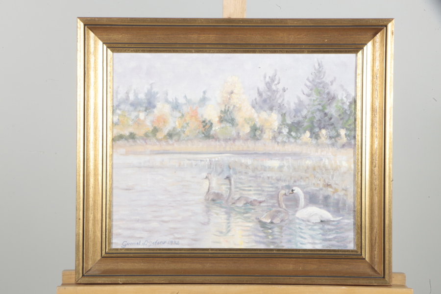 Gunnel Liljefors, Olja på duk, Motiv från Vallsjön "Knölsvan med ungar", Signerad 