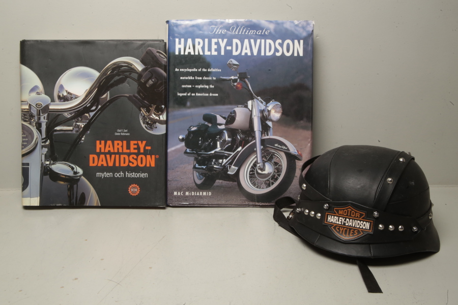 Böcker, 2st & Hjälm, 1st