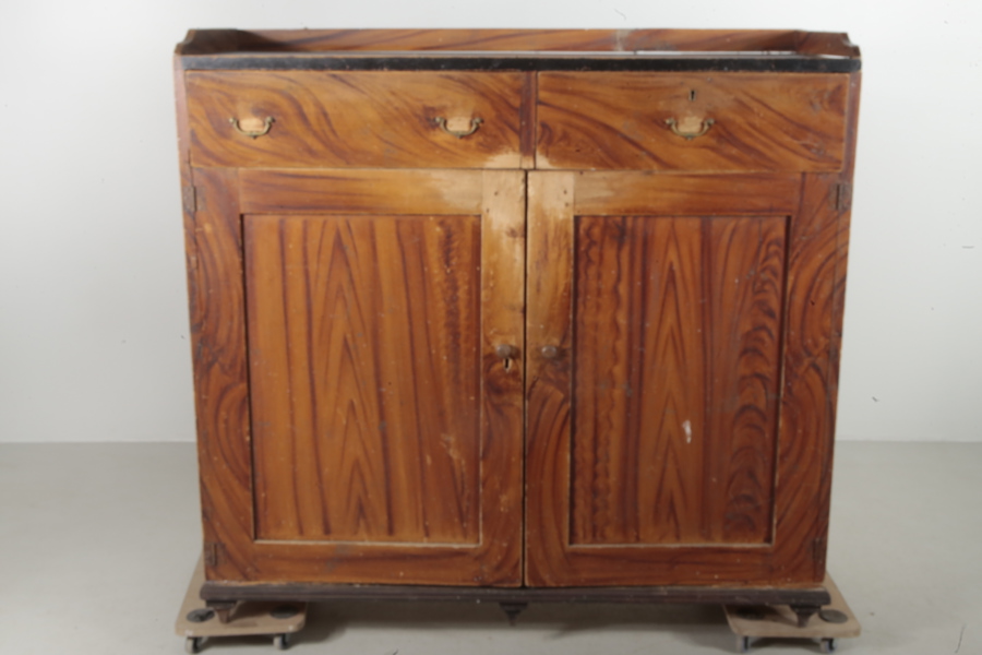 Skänk- Sengustaviansk, 1800-talets mitt. 