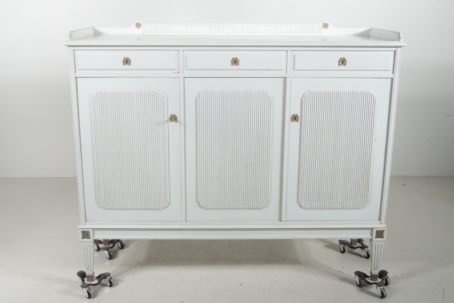 Skänk, Gustaviansk-stil, 1900-tal 