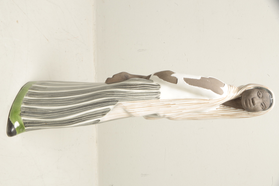 Uppsala Ekeby, Mari Simmulson, Figurin: "Indonesiskan", Signerad