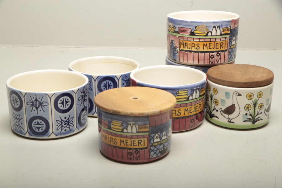 JIE Gantofta- Anita Nylund, 7st Burkar bl.a. ur serien "Vår Lilla Stad" & "Prisma"