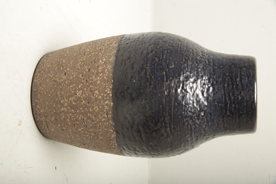 Uppsala Ekeby- Mari Simmulson, Vas "Onyx", Signerad