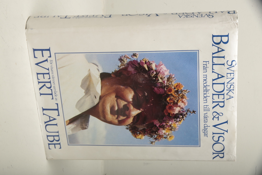 Bok, "Svenska Ballader & Visor"- Evert Taube