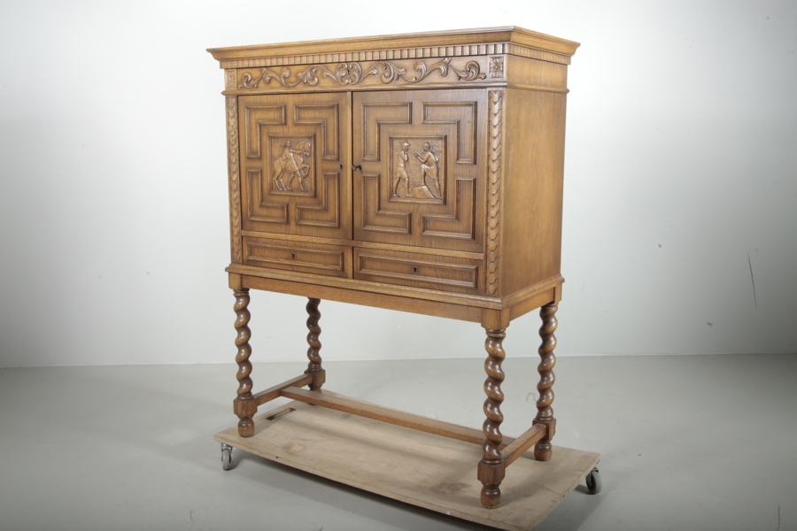 Skåp, Barock-stil, 1900-talets hälft