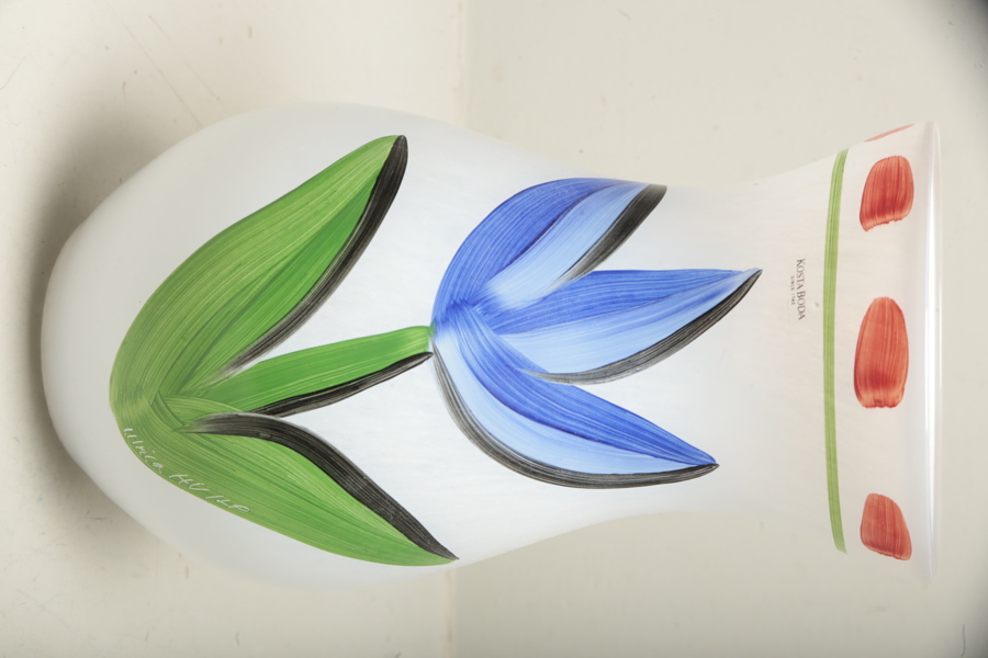 Ulrika Hydman Vallien- Kosta Boda, Vas "Tulipa", Signerad