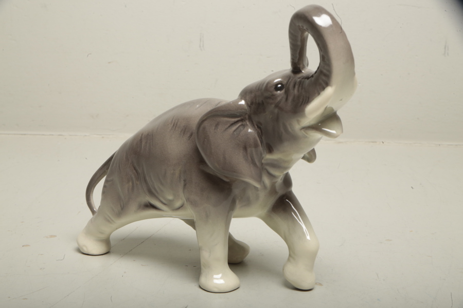 Figurin i porslin- "Elefant", 1900-tal, Tyskland 