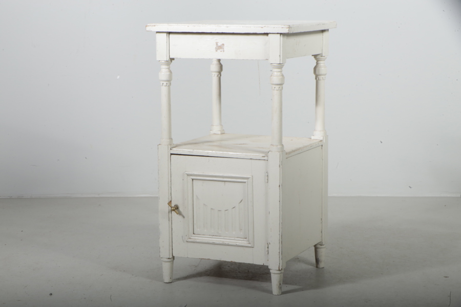 Sängskåp, 1900-tal, Gustaviansk-stil 