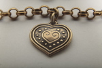 Kalevala Koru- Armband i brons, "Hjärta från euro"