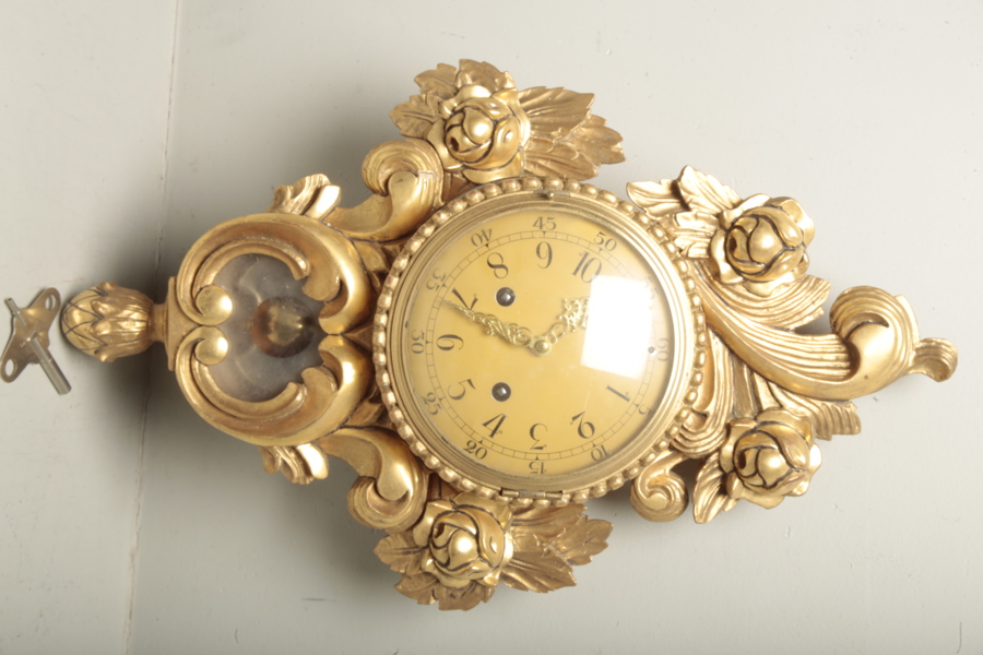 Väggur s.k. guldpendyl