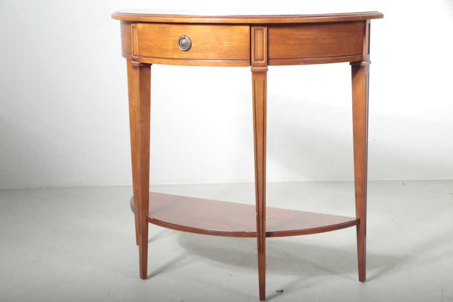 Halvmånebord, Gustaviansk-stil, 1900/2000-tal 