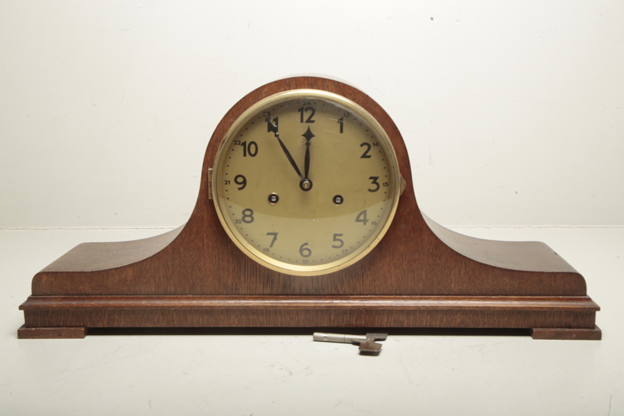 Bordsur- "Ljunghans", 1900-tal