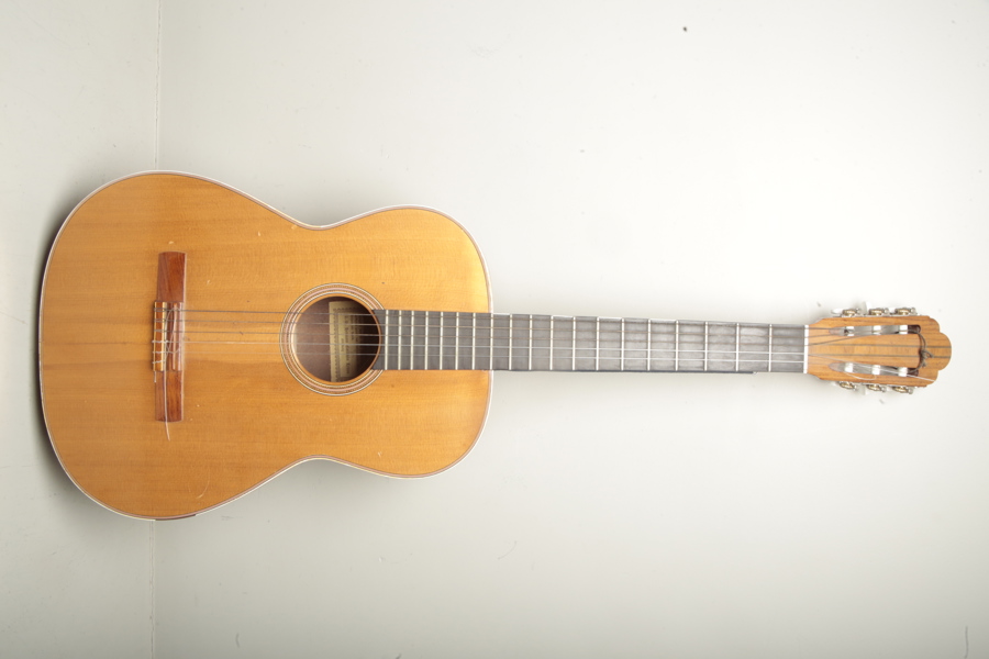 Akustisk gitarr- AB Perman Carlsson Levin, Göteborg