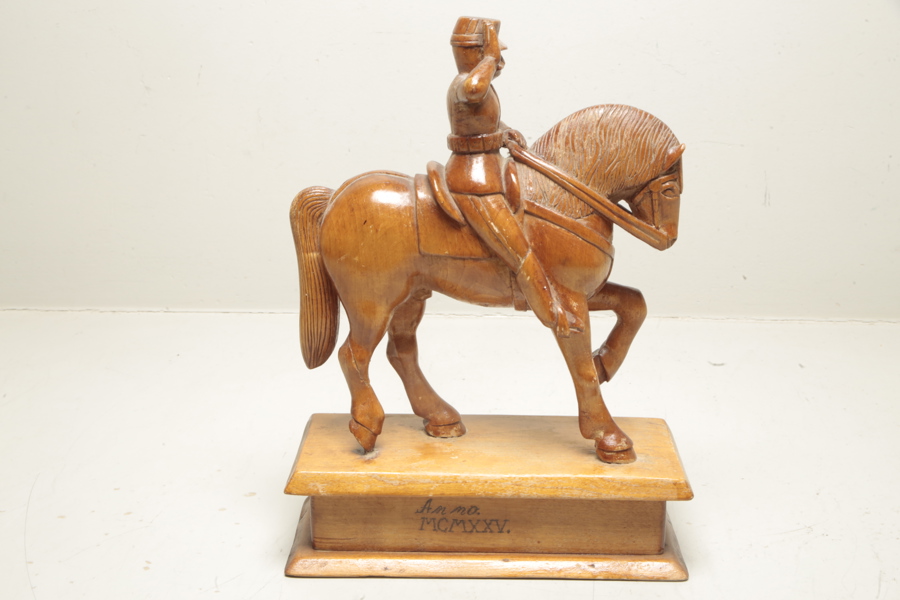 Figurin i trä- "Soldat på häst"