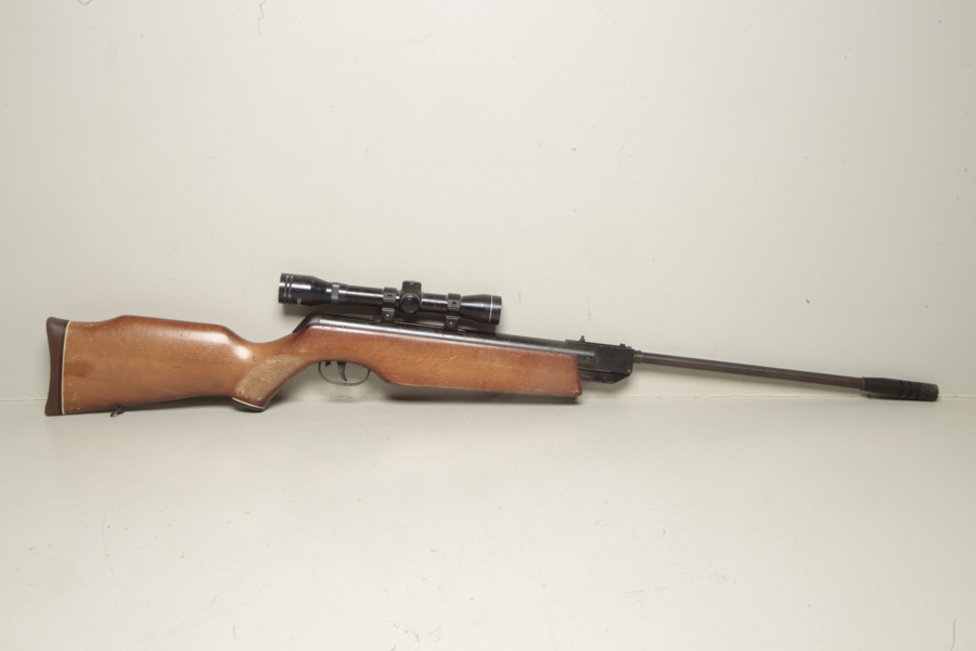 Luftgevär- "Hunter", Med tillhörande kikarsikte "25x32"