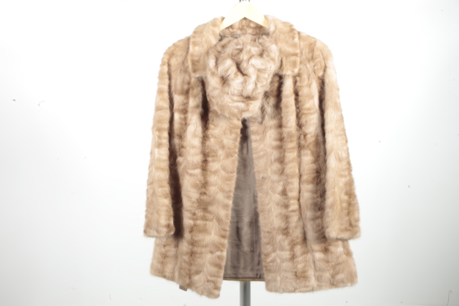 Päls- Lindgrens, Skellefteå, Med tillhörande mössa