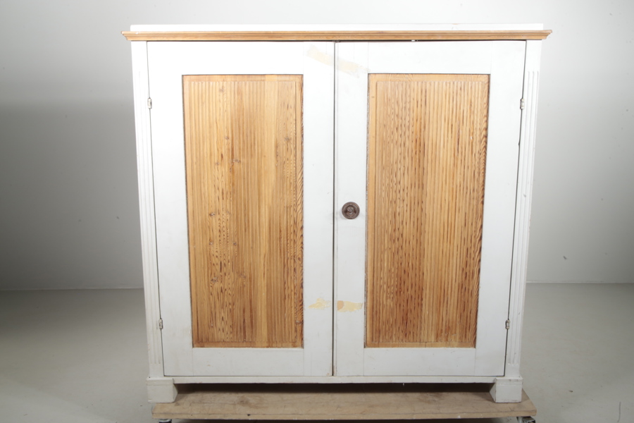 Skåp, 1800-tal, Gustaviansk-stil 