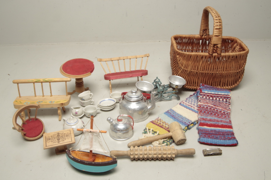 Dockhustillbehör m.m.