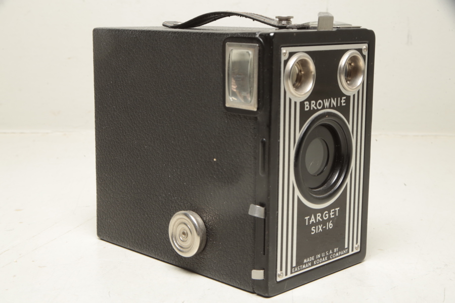 Kamera- "Brownie Target Six-16"