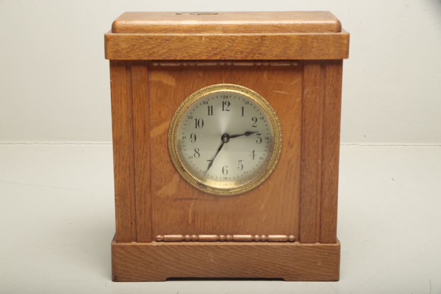 Bordsklocka- "Sparur", UF-Victoria