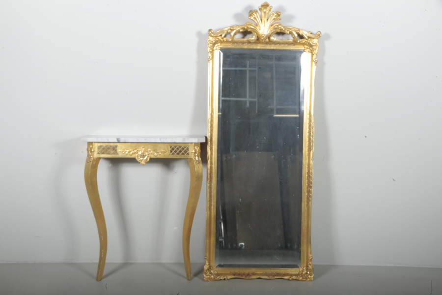 Spegel, 1900-tal med tillhörande trymå