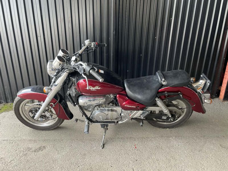 Motorcykel- "Hyosung- Aquila"