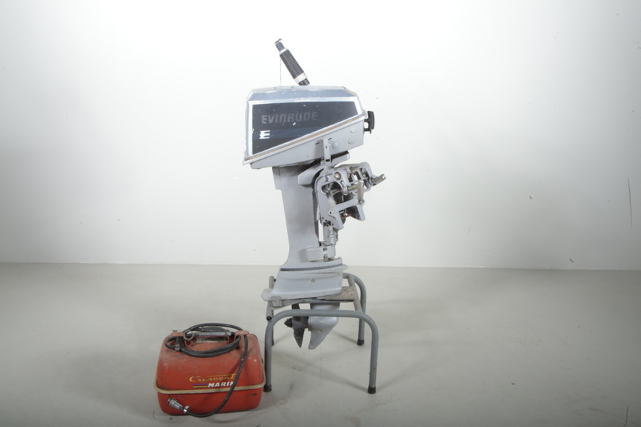Båtmotor- "Evinrude", 6hp, Med tillhörande stativ & Trycktank 