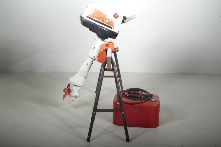 Båtmotor- "Cresent", 8hp, Med tillhörande trycktank 