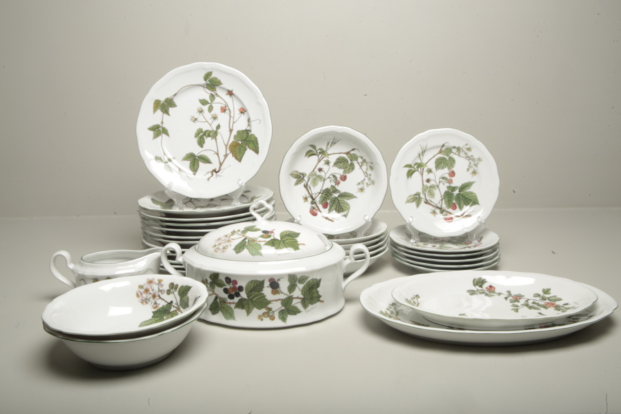 Matservis- "Christineholm Porcelaine- Flora Scandinavia"