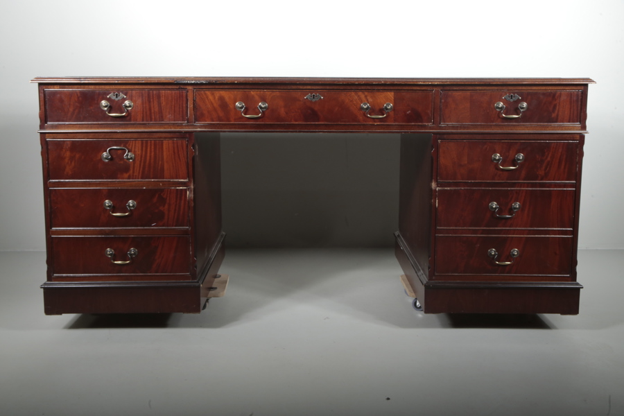 Skrivbord, "Engelsk-stil", 1900-taltes andra hälft 