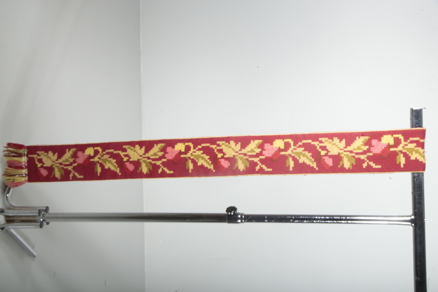 Spjällband, 1900-tal, Broderad