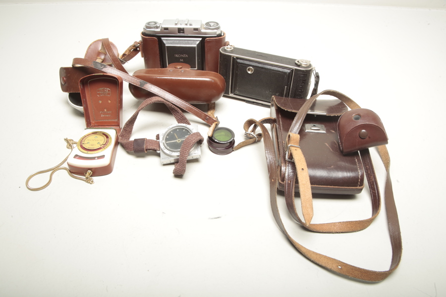 Kameror- "Kodak Junior 620" & "Zeiss Ikonta" m.m.
