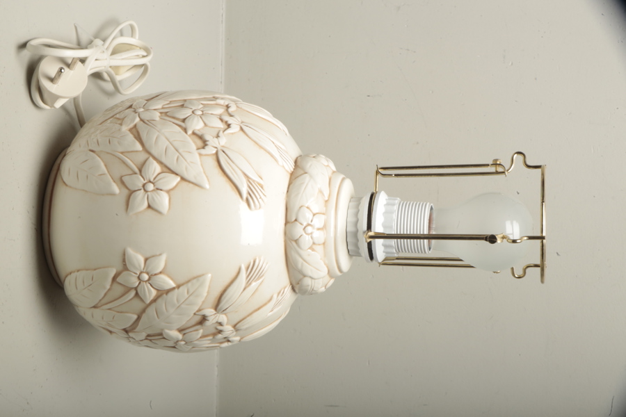 Bord/ Fönsterlampa, Porslin