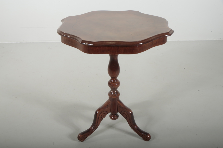 Sidobord, Rokoko-stil, 1900-tal