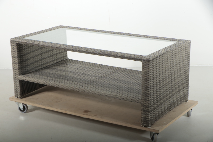 Loungebord i konstrotting, Modern