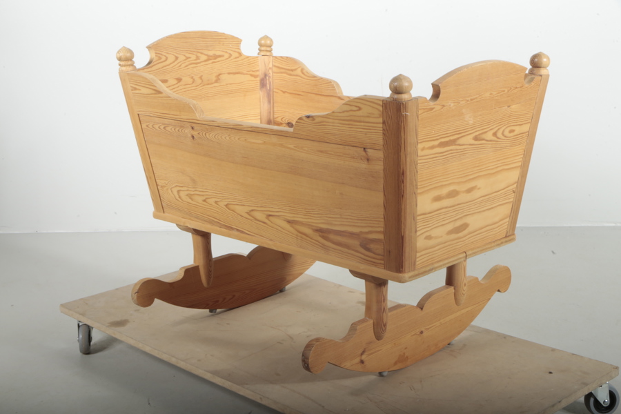 Vagga, 1800-tal, Design: Johan Hedberg, Hallen Kilafors 1982