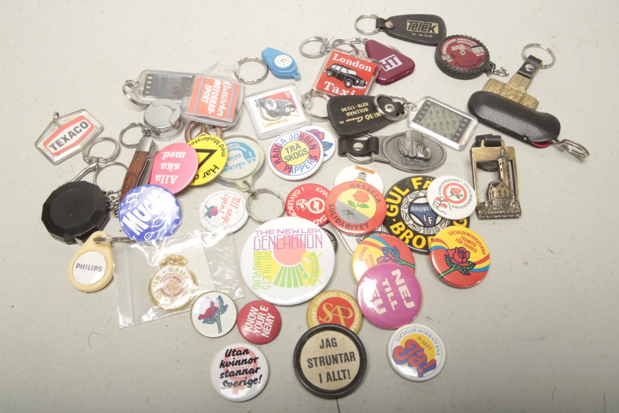 Pins & Nyckelringar- Parti diverse