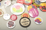 Pins & Nyckelringar- Parti diverse