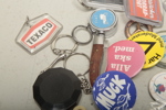 Pins & Nyckelringar- Parti diverse