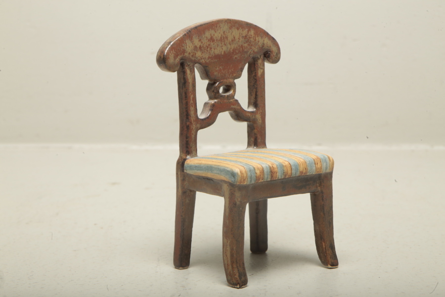 Miniatyrstol i keramik, "Karl-Johan stil", Design: Ritva Karlsson